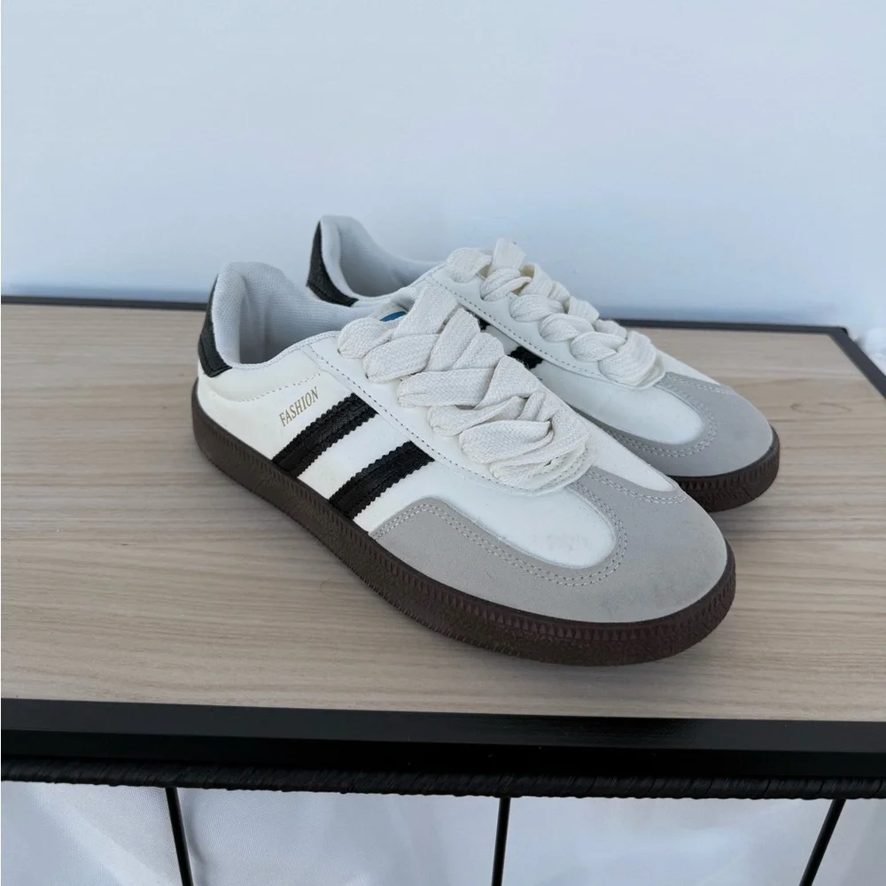 Striped sneakers - Picture 1 of 4